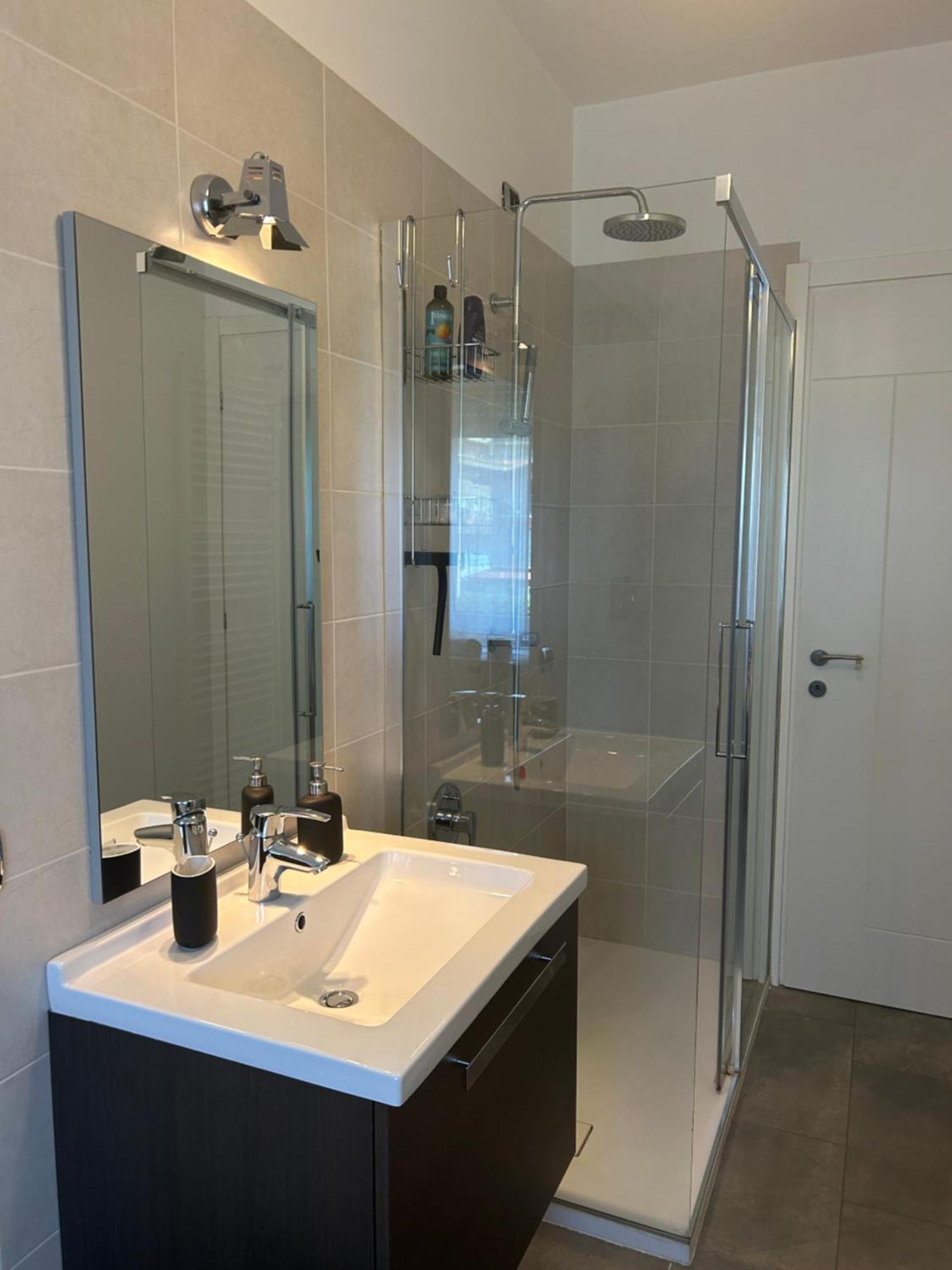 Comfortable Apartment In The Heart Of Лекко Экстерьер фото