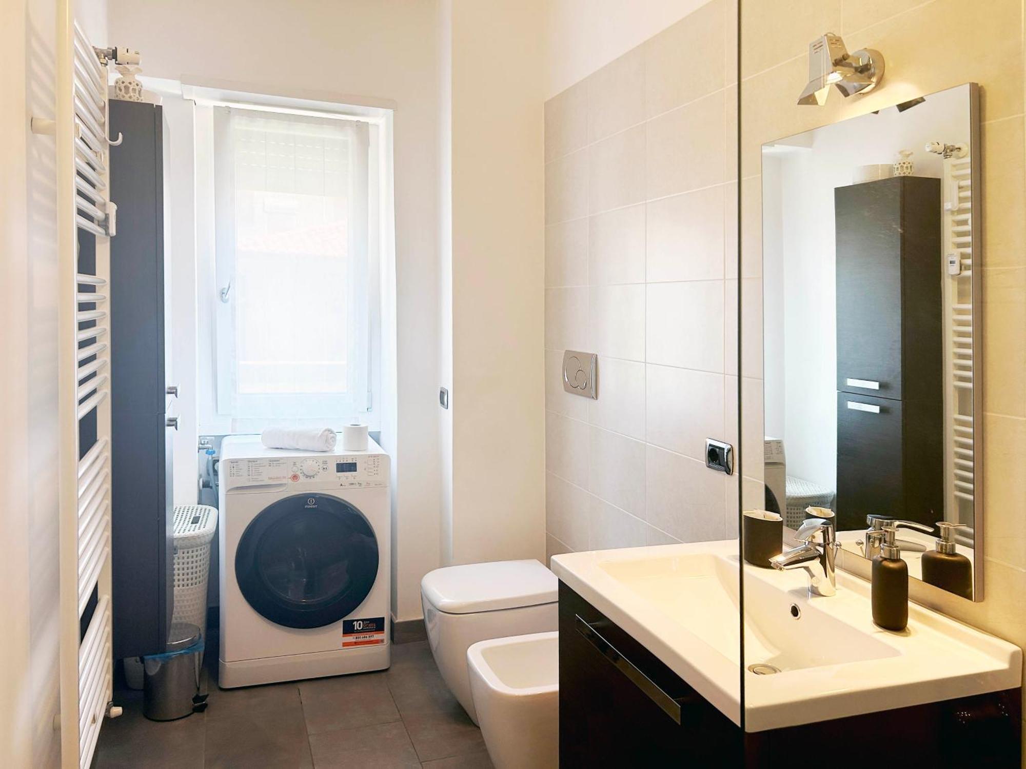 Comfortable Apartment In The Heart Of Лекко Экстерьер фото